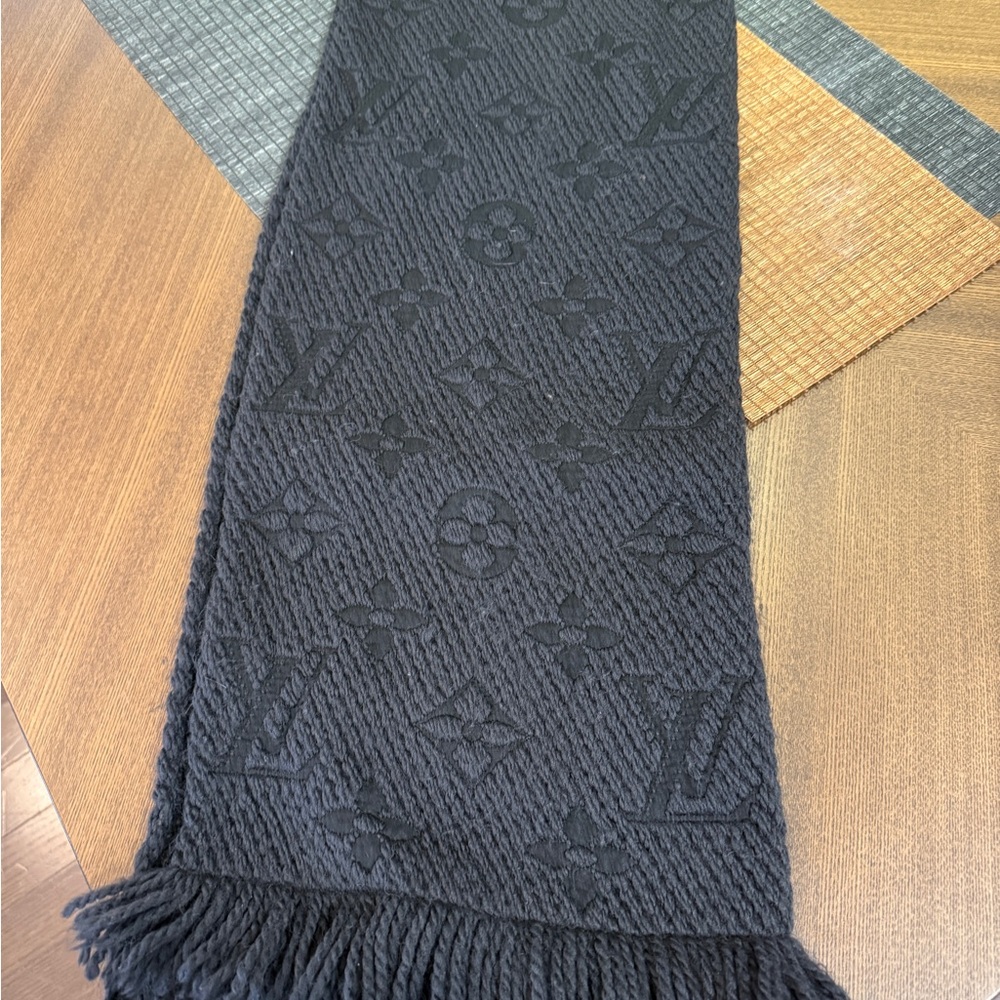 SOLD｜Louis Vuitton Charcoal Monogram Scarf